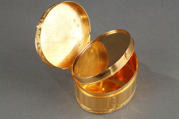 Louis XV important gold secret box | MasterArt